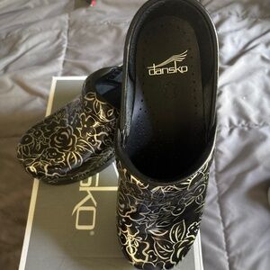 Dansko professional patent clog